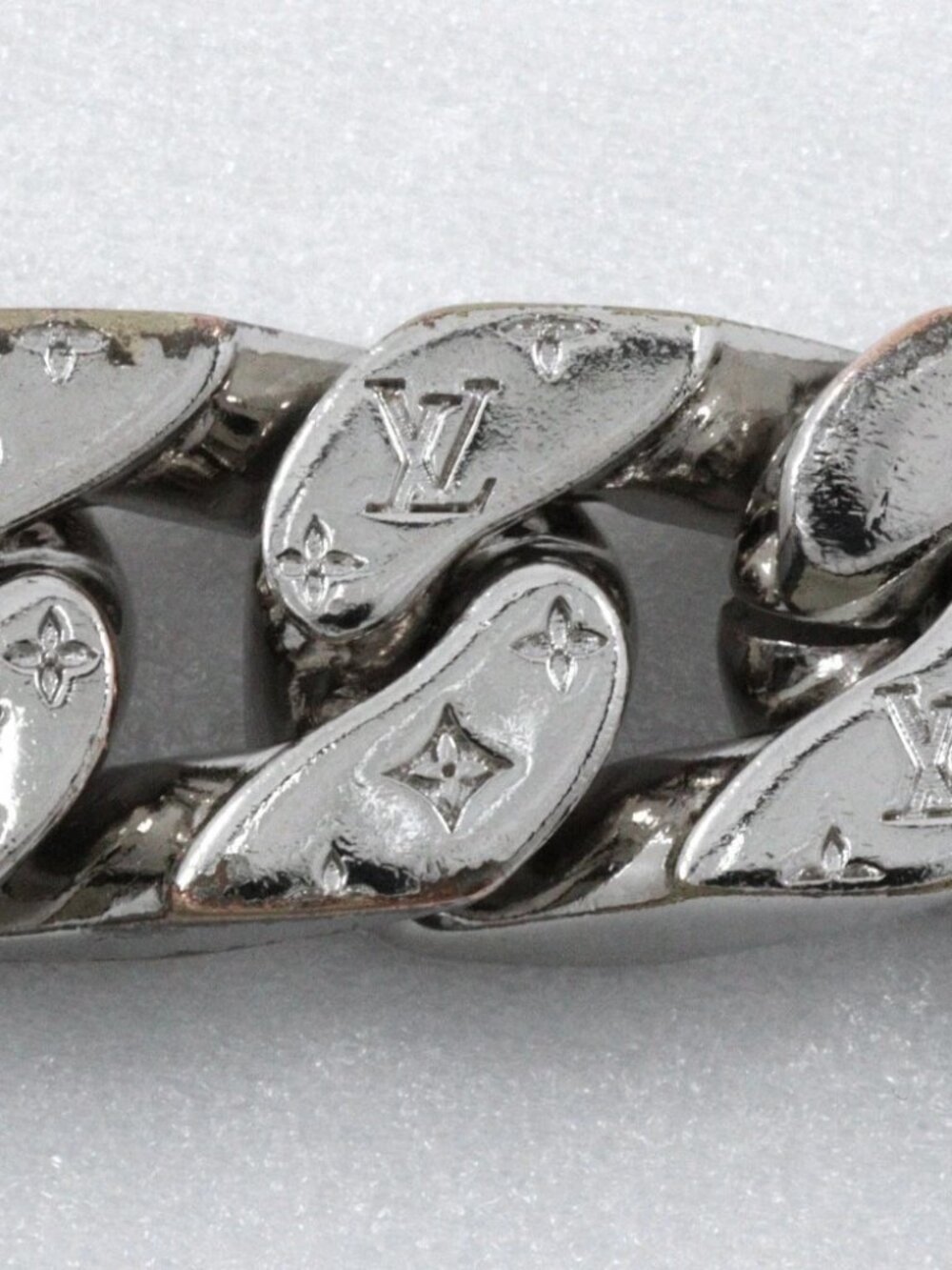 LOUIS VUITTON Bracelet LVChain Links Bracelet M69989 Silver Silver metalli... - Picture 9 of 15